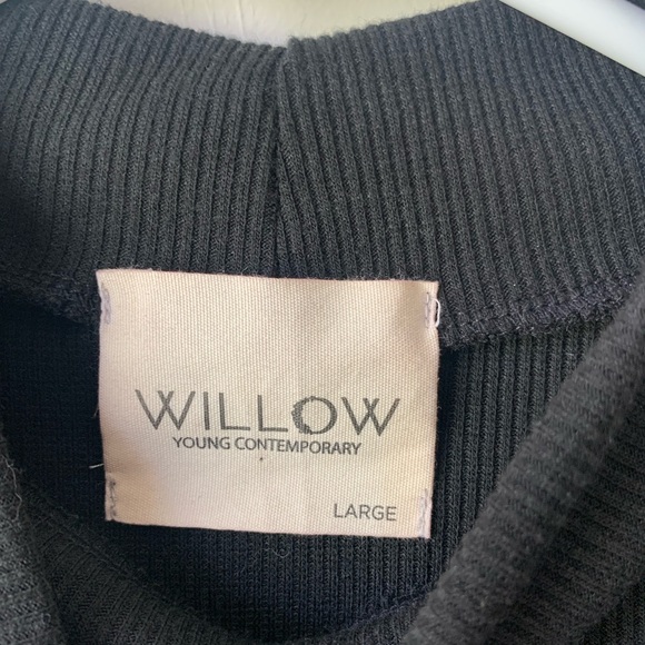 WILLOW Black Shiet with cute design - Picture 2 of 3